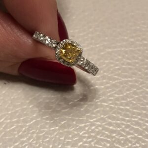 Anello diamante fancy yellow